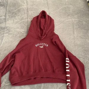 maroon hollister hoodie. size M